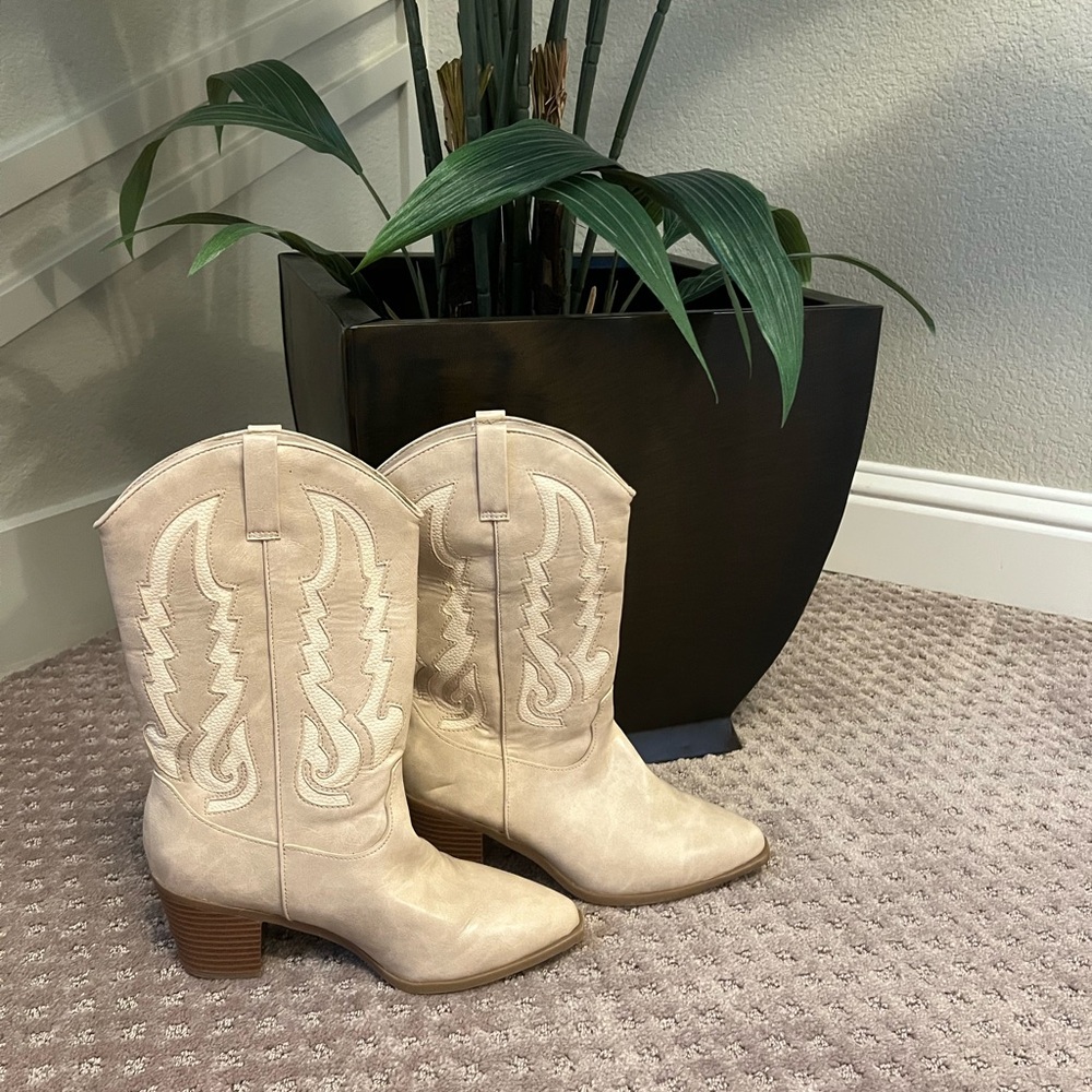 Cream Western Cowboy Boots